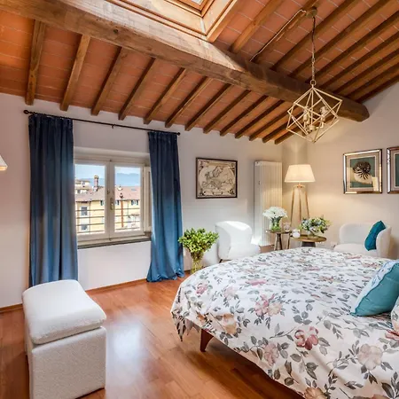De Nobili Penthouse With Elevator In Appartement